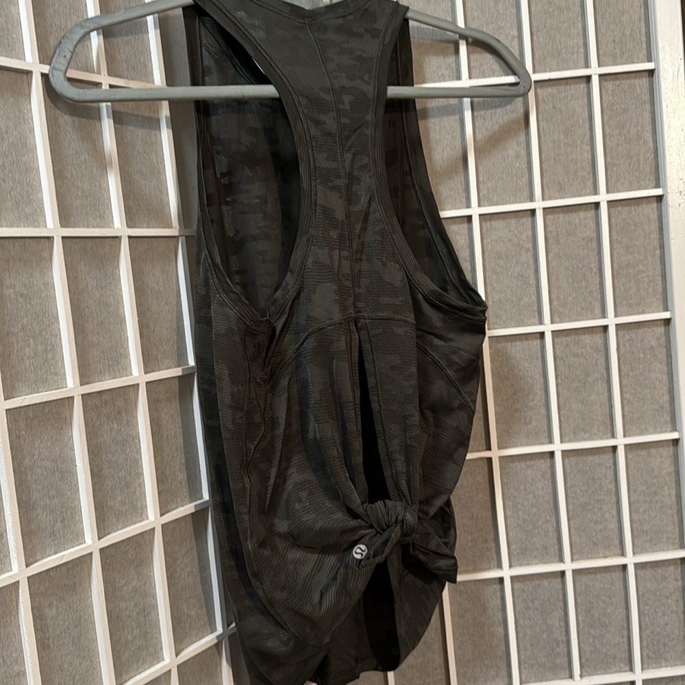 NEW LULULEMON CAMO TIE TANK TOP🦋